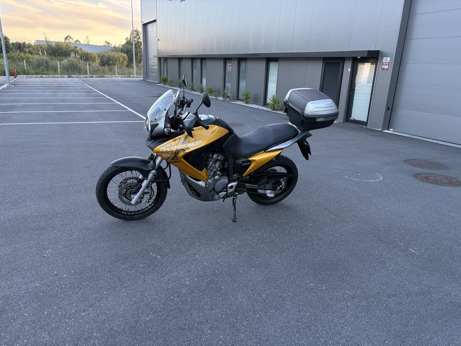 Honda Transalp 700 ( só 26100 km )  Versão exclusiva