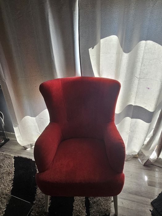 Cadeirão veludo vermelho