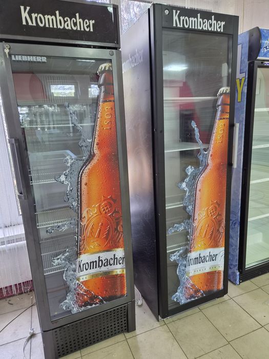 стіклянна холодильна шафа LIEBHERR