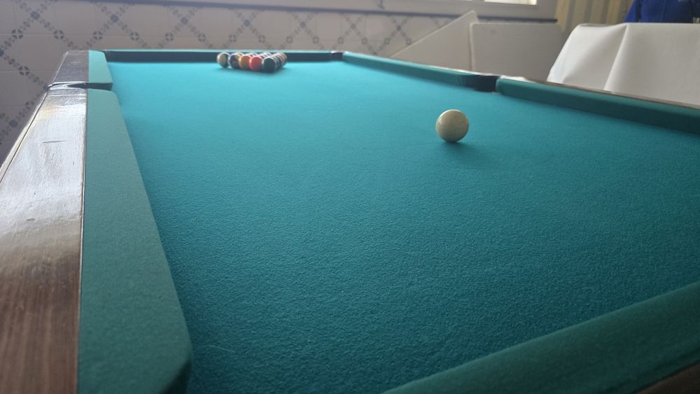 Mesa de Snooker / Bilhar 
Vende-se mesa de snooker em bo