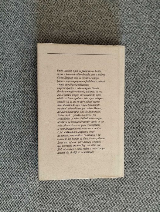 Livro "História com cão" de Lars Gustafsson