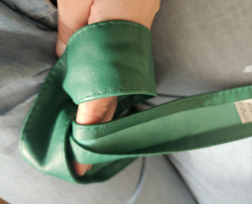Zielony pasek skórzany taliowany wiązany