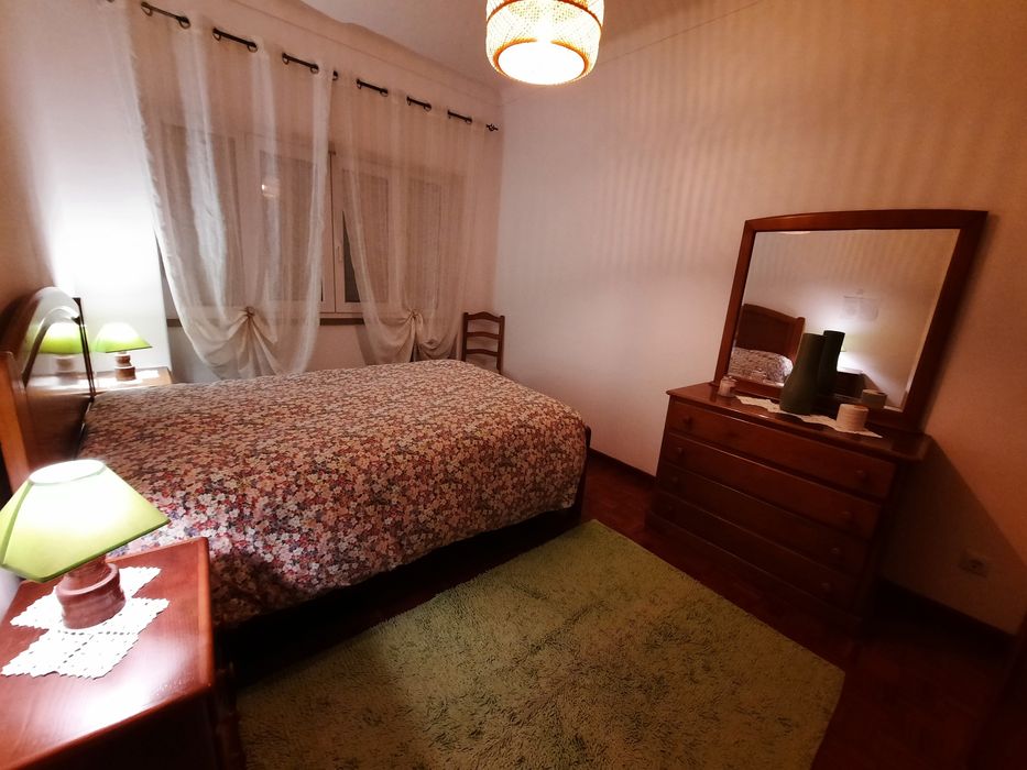 Mobilia de quarto em madeira