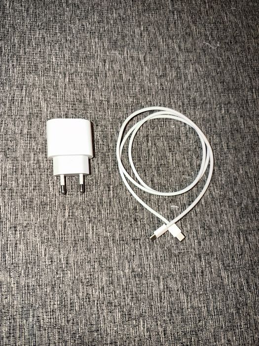 Iphone 15 128gb czarny 100% kondycji + kostka i kabel