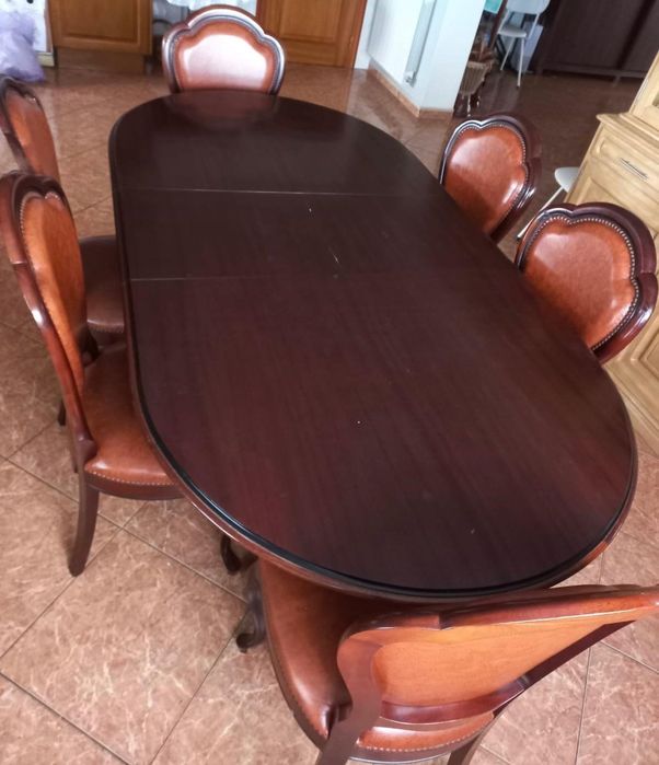 Mesa de sala de jantar com 6 cadeiras