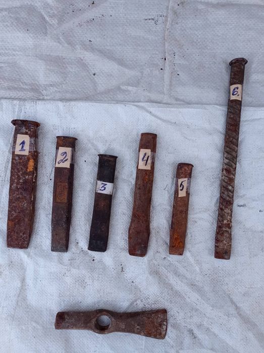 Молоток. Кувалда. Сокира. Топор. Кирка.Гвоздодер. Бортіровка-.