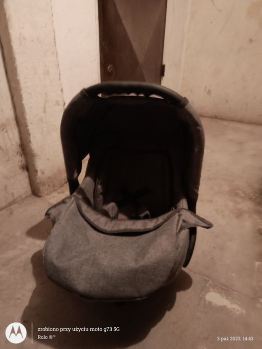 Fotelik samochodowy dla noworodka