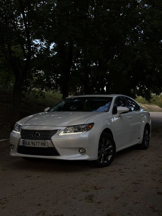 Lexus ES300h 2.5 гібрид