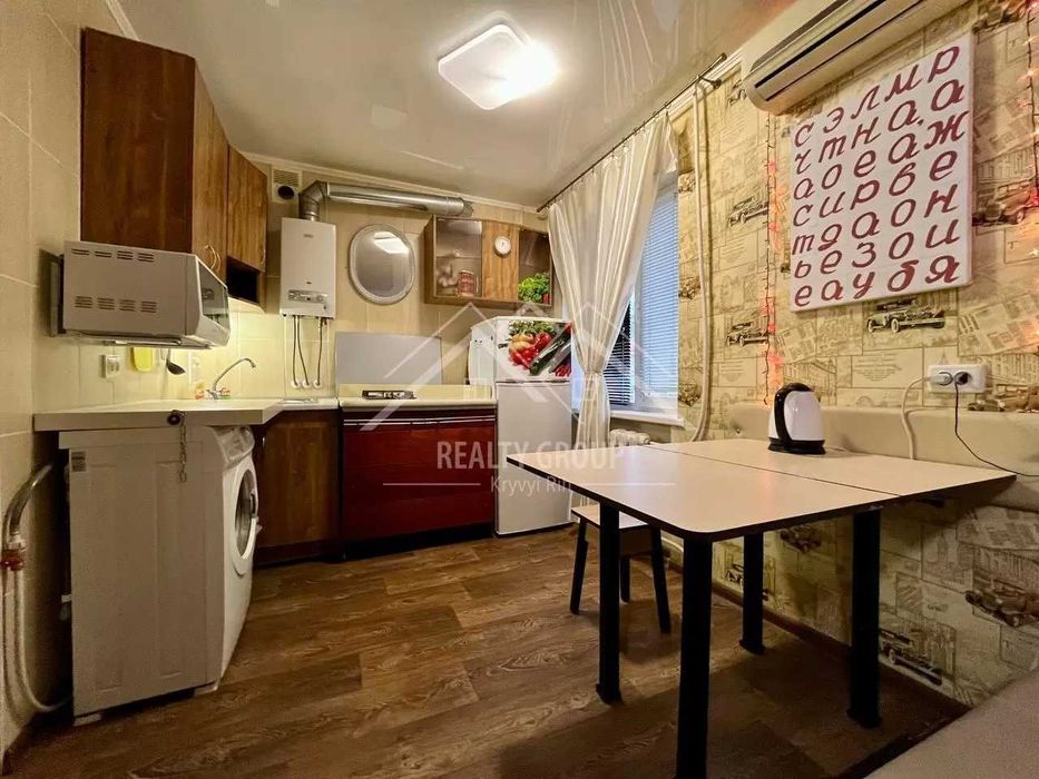 Оренда 1к квартири студії на Соцмісті