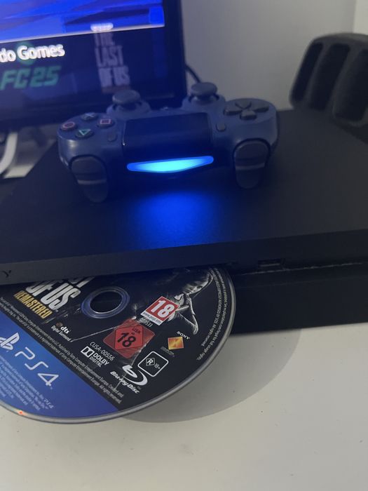 PS4 Slim 1TB- Vem com The last Us