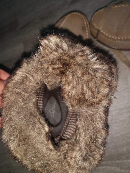 Botins de camurça beje, com pêlo por dentro e salto alto; Natura, 36