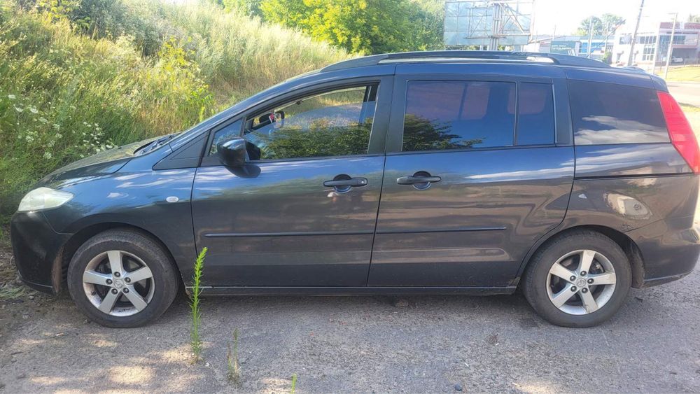 Mazda 5 мінівен