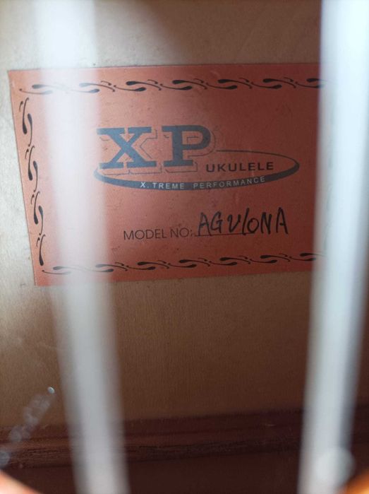 Ukulele Agulona + Guitarra clássica Lucinda AXL 5107 4/4