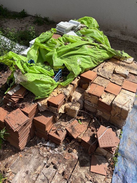 Віддам керамічну плитку