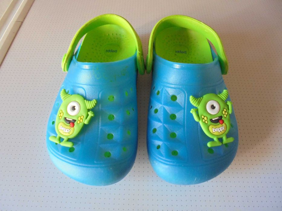 crocs de menino práticos