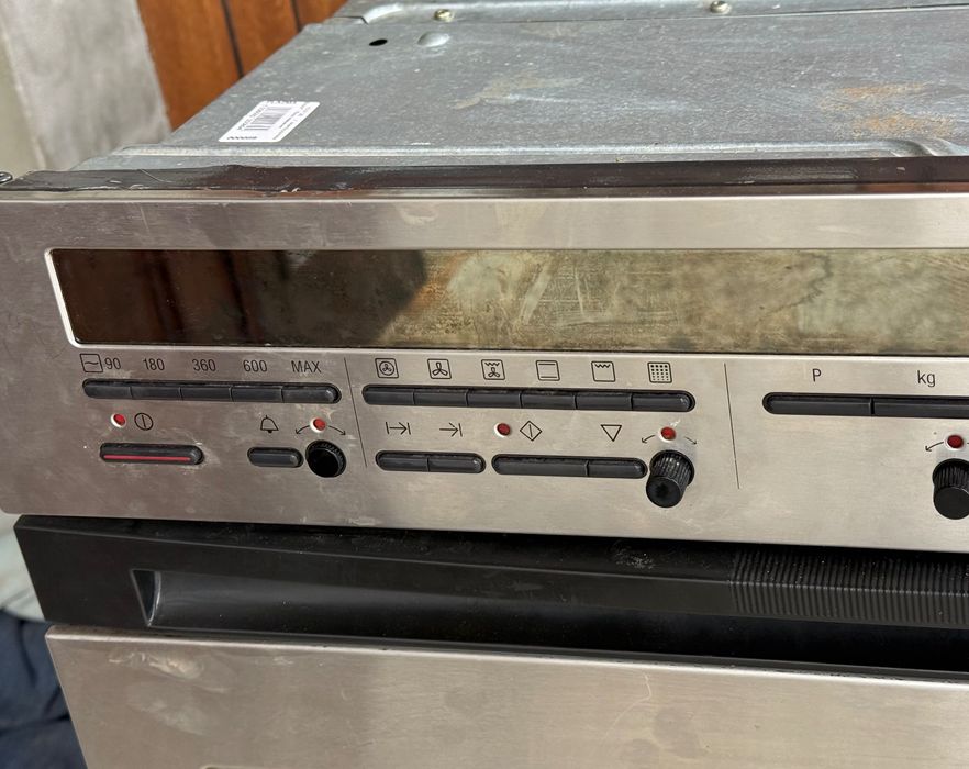 Продам духовку Bosch на запчастини