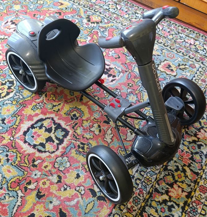 Продам дитячий електромобіль KART