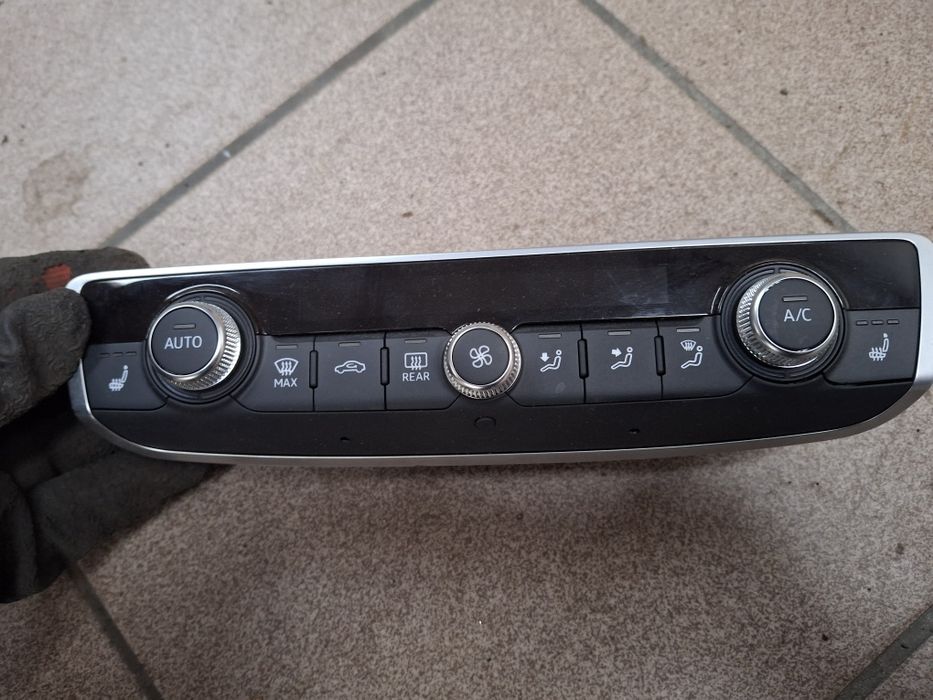 Panel przełacznik sterowania klimy Audi Q2