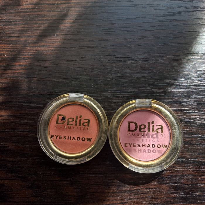 Дві шт. тіні для повік від Delia Cosmetics у