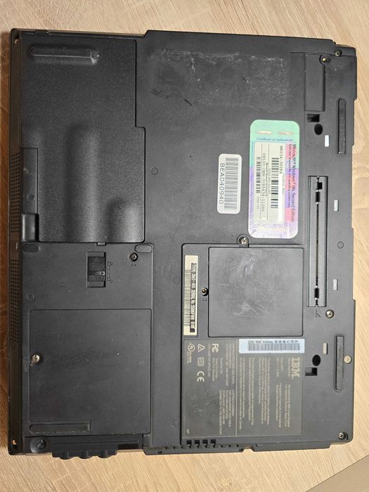 Laptop IBM T20 Pentium 3 RAM 64 MB DVD FDD