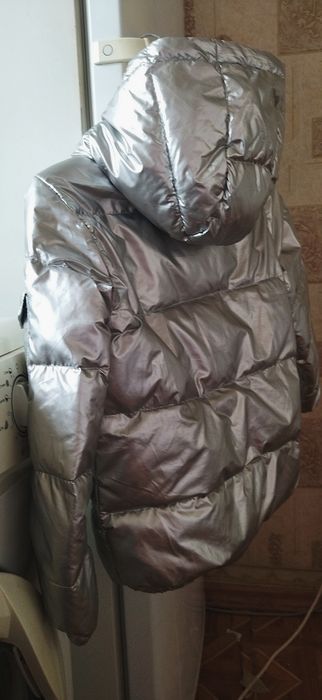 Серебристая деми куртка на рост 140 см