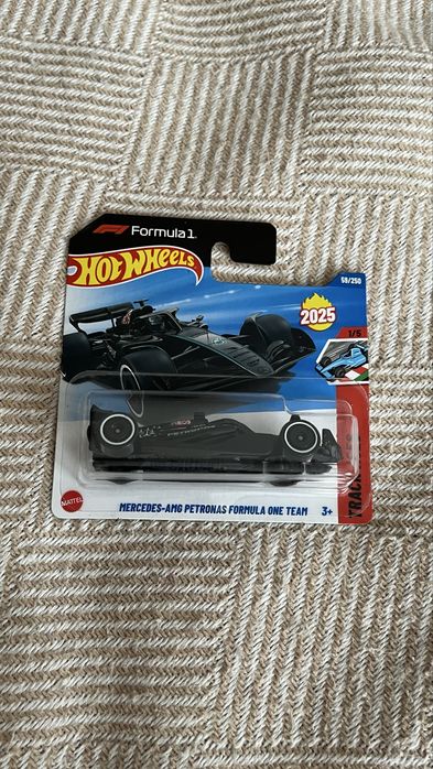 Hotwheels mercedes, tesla