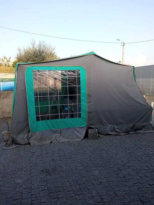 Atrelado tenda com 2 quartos