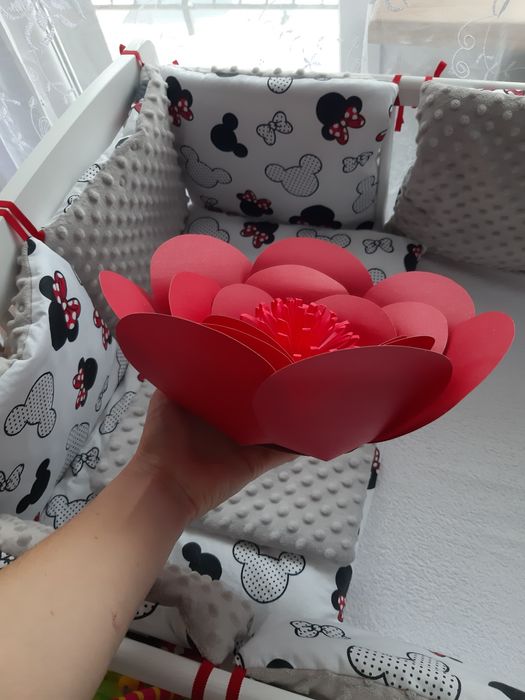 Ozdoba kwiaty chanel 3D ścianka za Parą Młodą ślub wesele