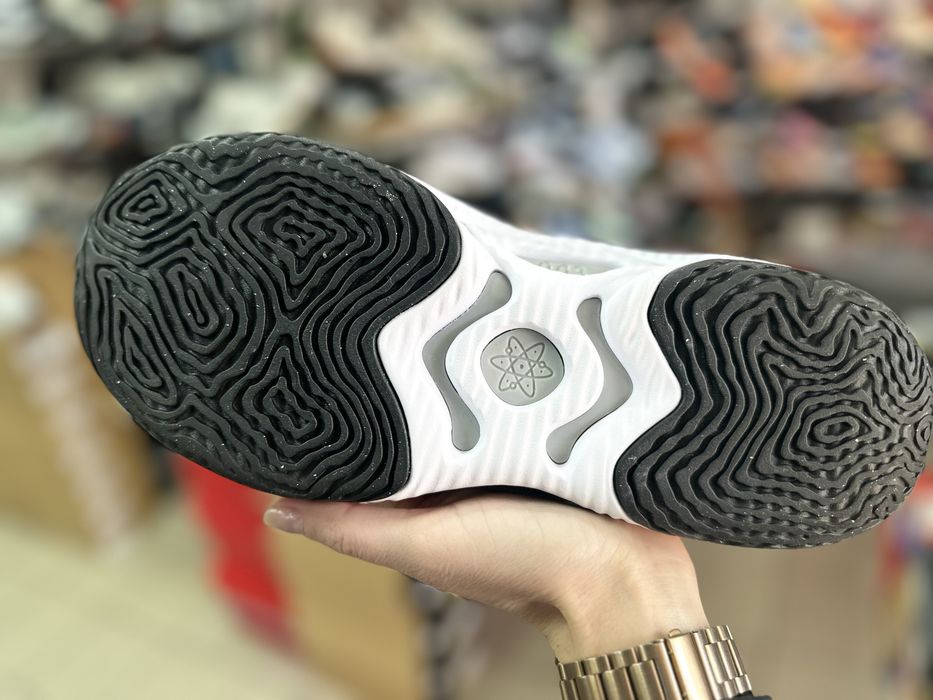 кросівки Nike Cosmic Unity 3 ( РОЗМІР 43 )