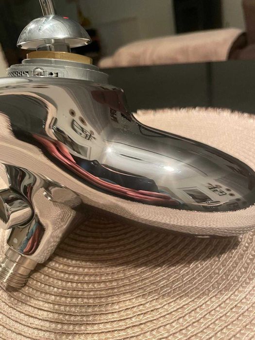 Conjunto de torneiras em cascata de WC