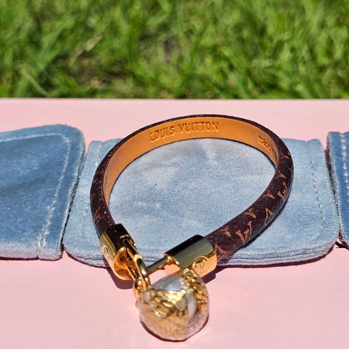 Bransoletka na rękę, per