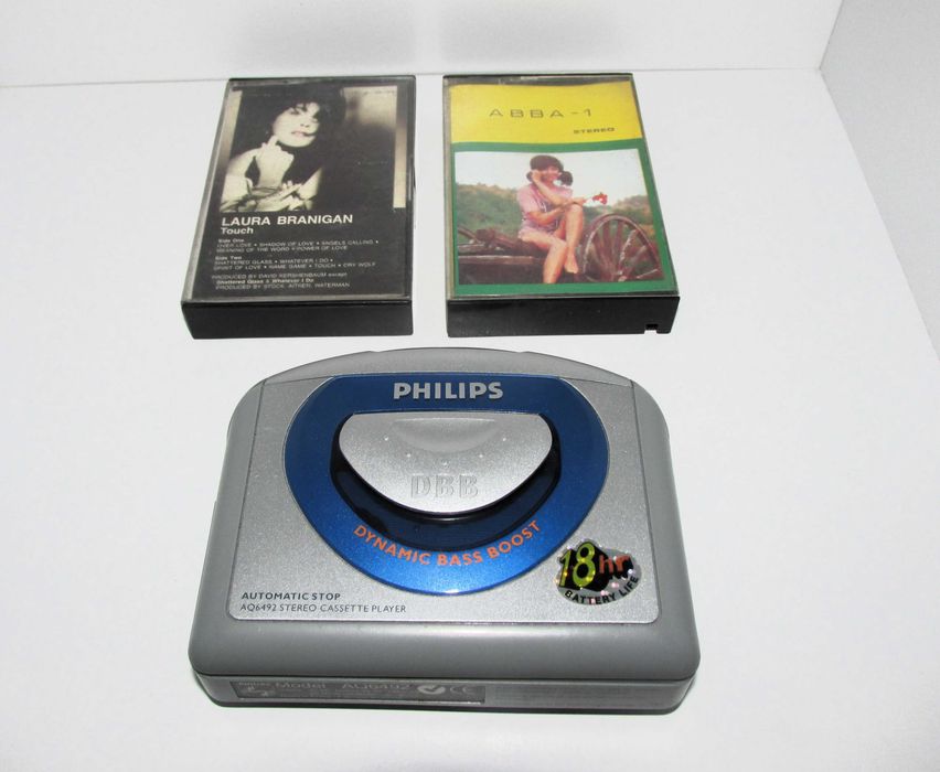 Phillips walkman cassete Player + 2 Tapes