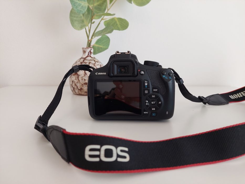 Vendo Canon 1200D + EF-S 18-55mm