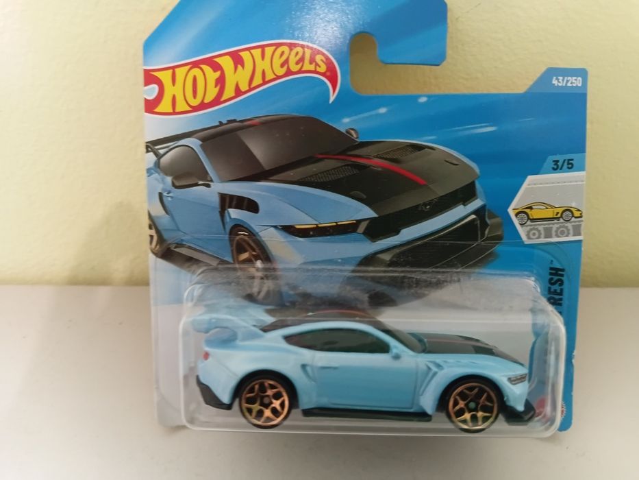 Машинки HOT WHEELS