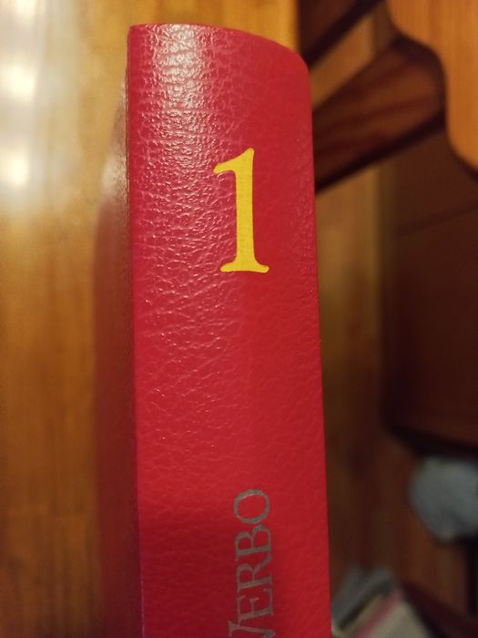 Enciclopédia composta por 7 livros