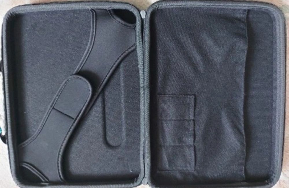 Pokrowiec, etui na laptop mały, stan bardzo dobry, cena 29  zł