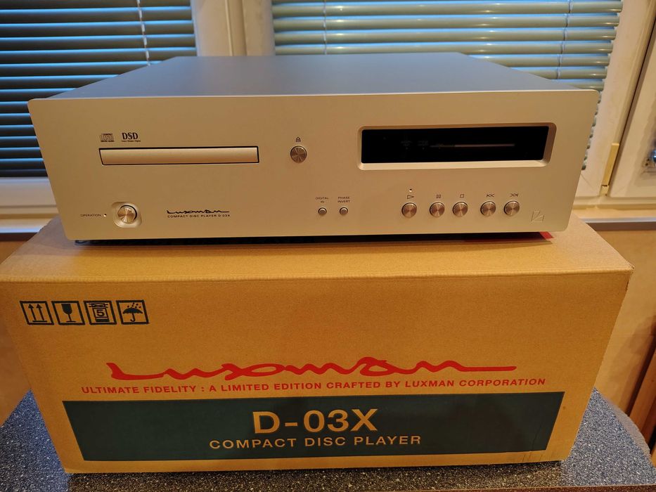Odtwarzacz CD: Luxman D-03X