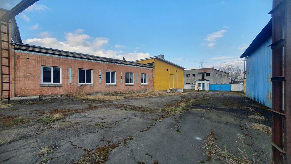 Виробничий комплекс (складські приміщення) в м. Рожище біля м.Луцьк (діл. 0,46га, пл.1347кв.м.)