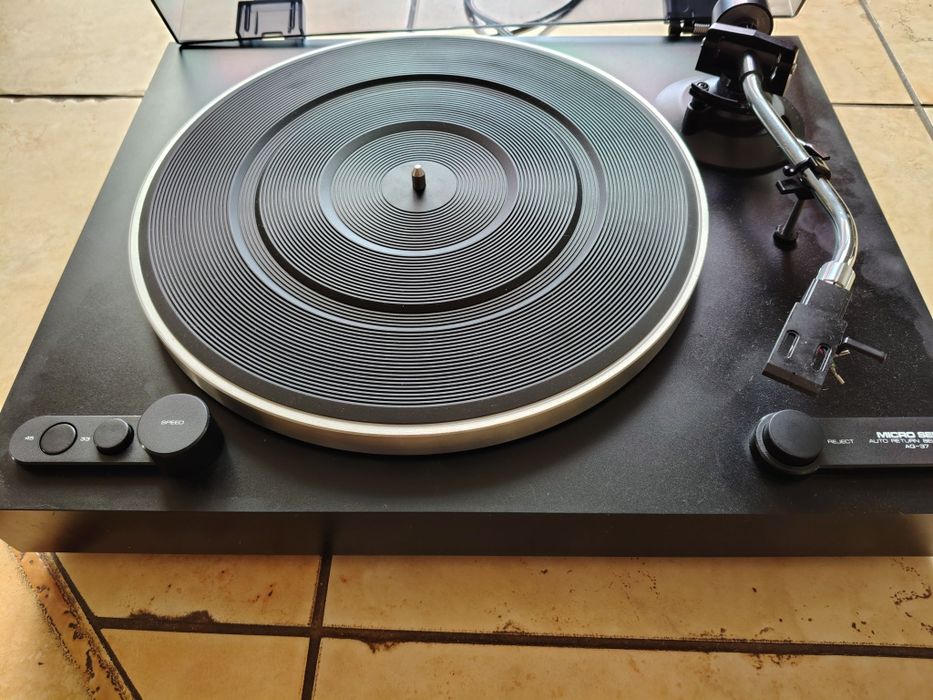 Zabytkowy gramofon