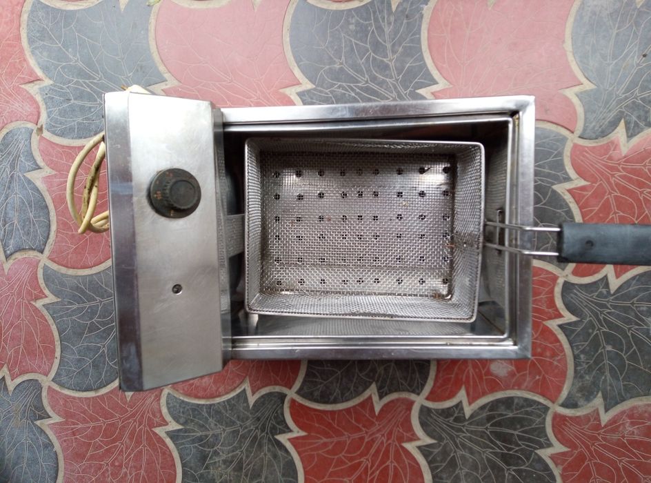 Продаю Фритюрницю.