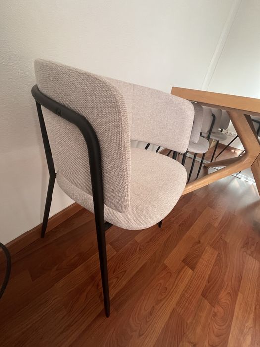 Conjunto mesa e 6 cadeiras