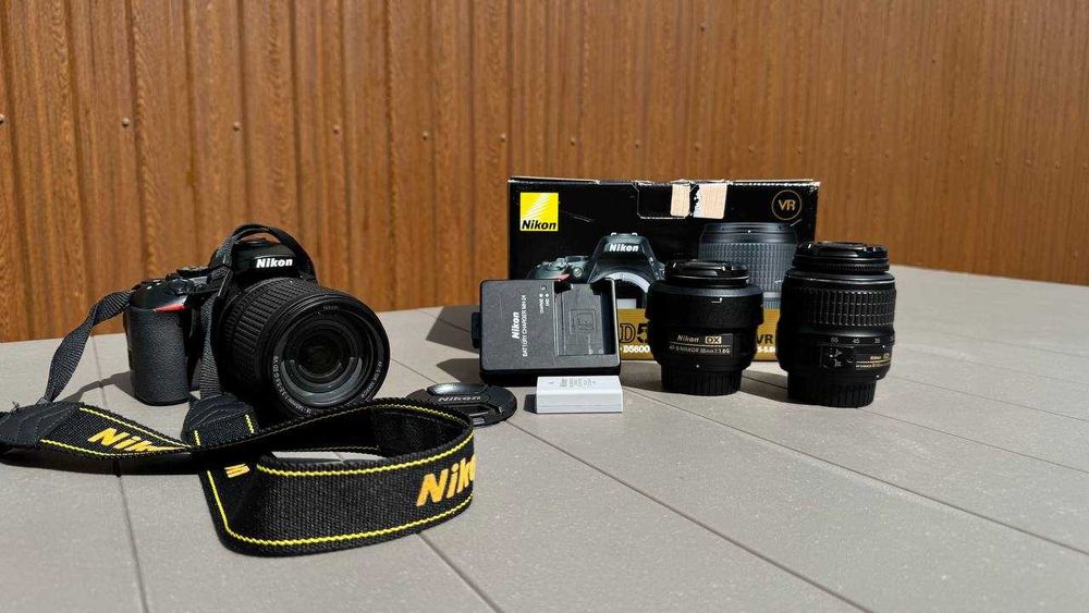 Nikon D5600 18-55mm 3/5-5/6 (за додаткову плату є об'єктиви 18-140mm 3.5-5.6, 35mm 1.8)