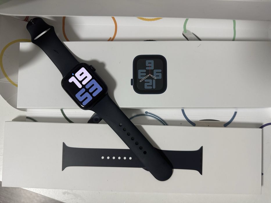 apple watch se - 44mm midnight aluminium case with midnight sport band