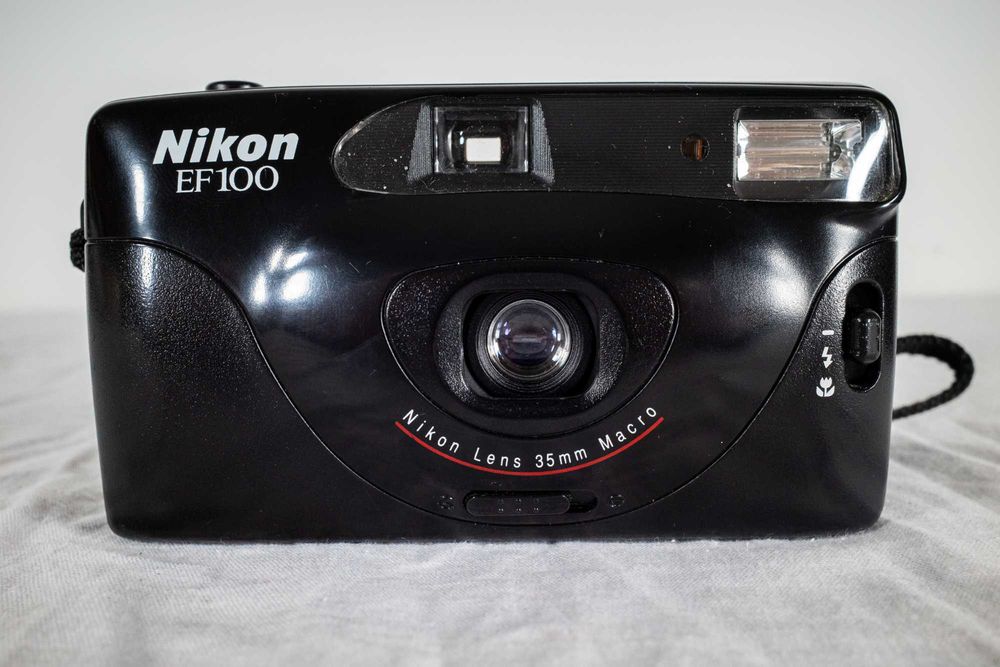 Nikon EF100 – aparat analogowy