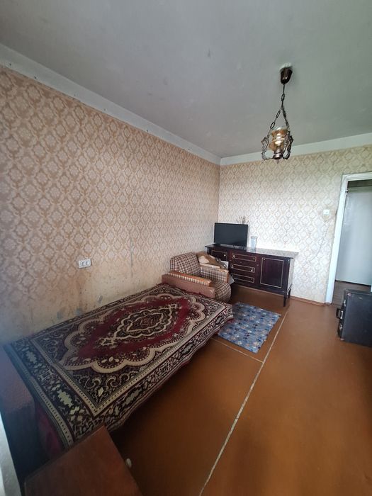 Продам трикімнатну  квартиру на Леваневського