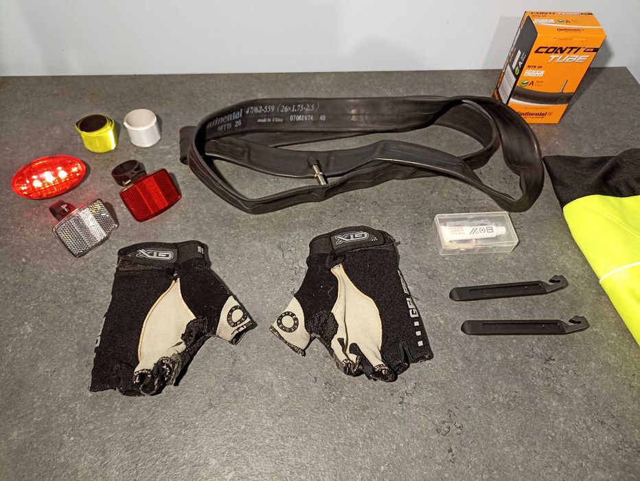 Rowerowy zestaw: kamizelka, rękawiczki, dętki, lampki, odblaski, łyżki