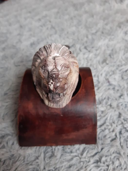 Orginalna fajka z pianki morskiej w kształcie głowy lwa.