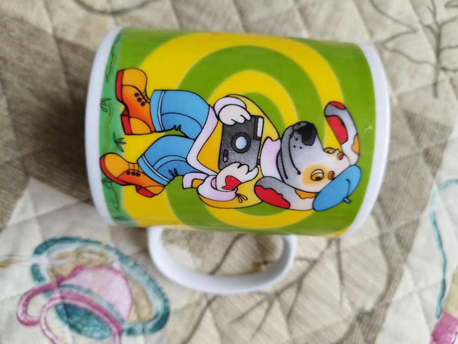 Чашки детские красивые.