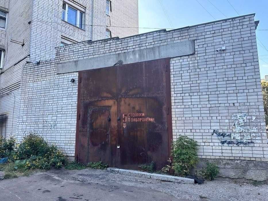 Продам комерцiйне примiщення(фасад) по вул.Любецька 40 А