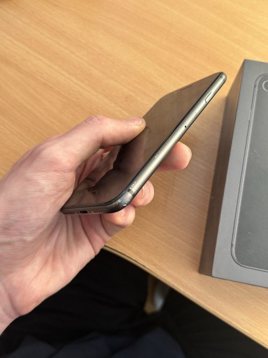 Apple Iphone 8 64 GB Space Gray  в гарному стані